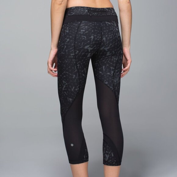 Lululemon Run: Inspire Crop II *Full-On Luxtreme Star Crushed Coal Black Sz 4 - Picture 1 of 5